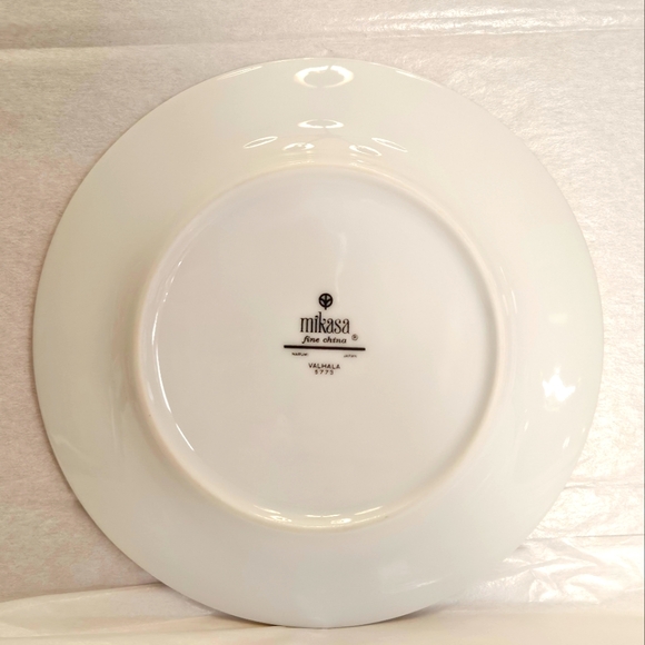 Set of 4 Mikasa "Valhala" bread and butter plates. - Picture 4 of 5